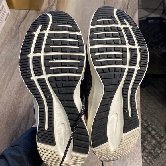 Womens size 6 shoes - Picture 2 of 5